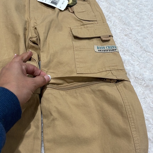 Like new BASS CREEK OUTFITTERS KHAKI PANT CONVERTIBLE SIZE 3T. - Picture 9 of 9